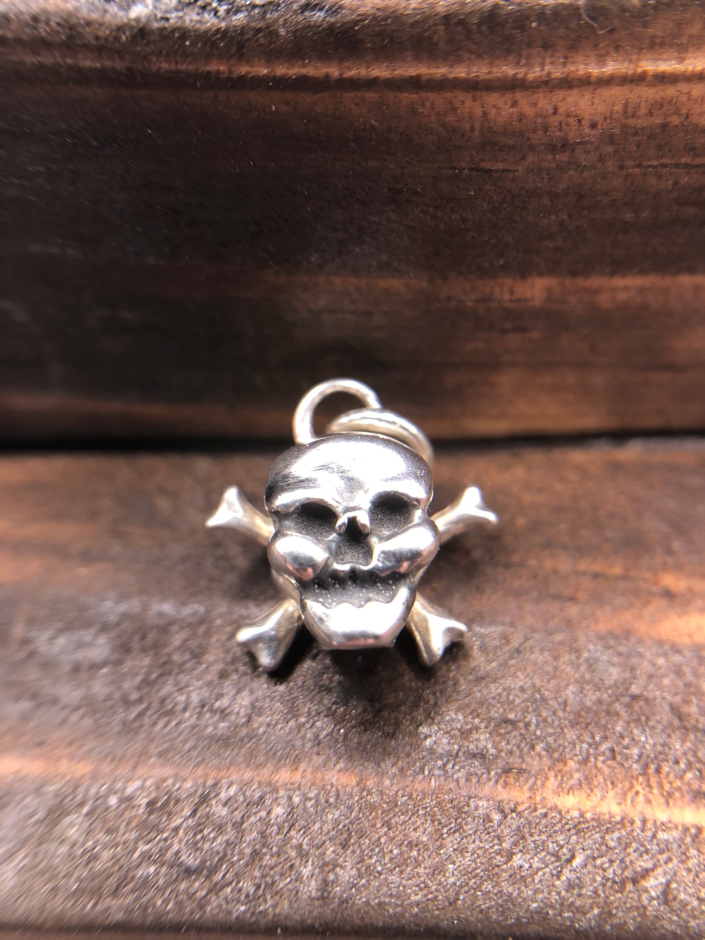 Solid Silver Skull & Cross bones pendant