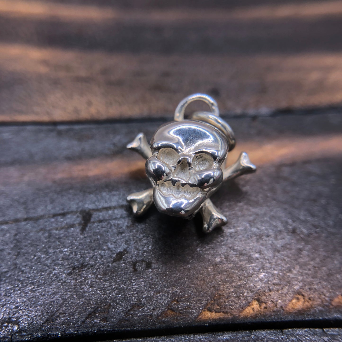 Solid Silver Skull & Cross bones pendant