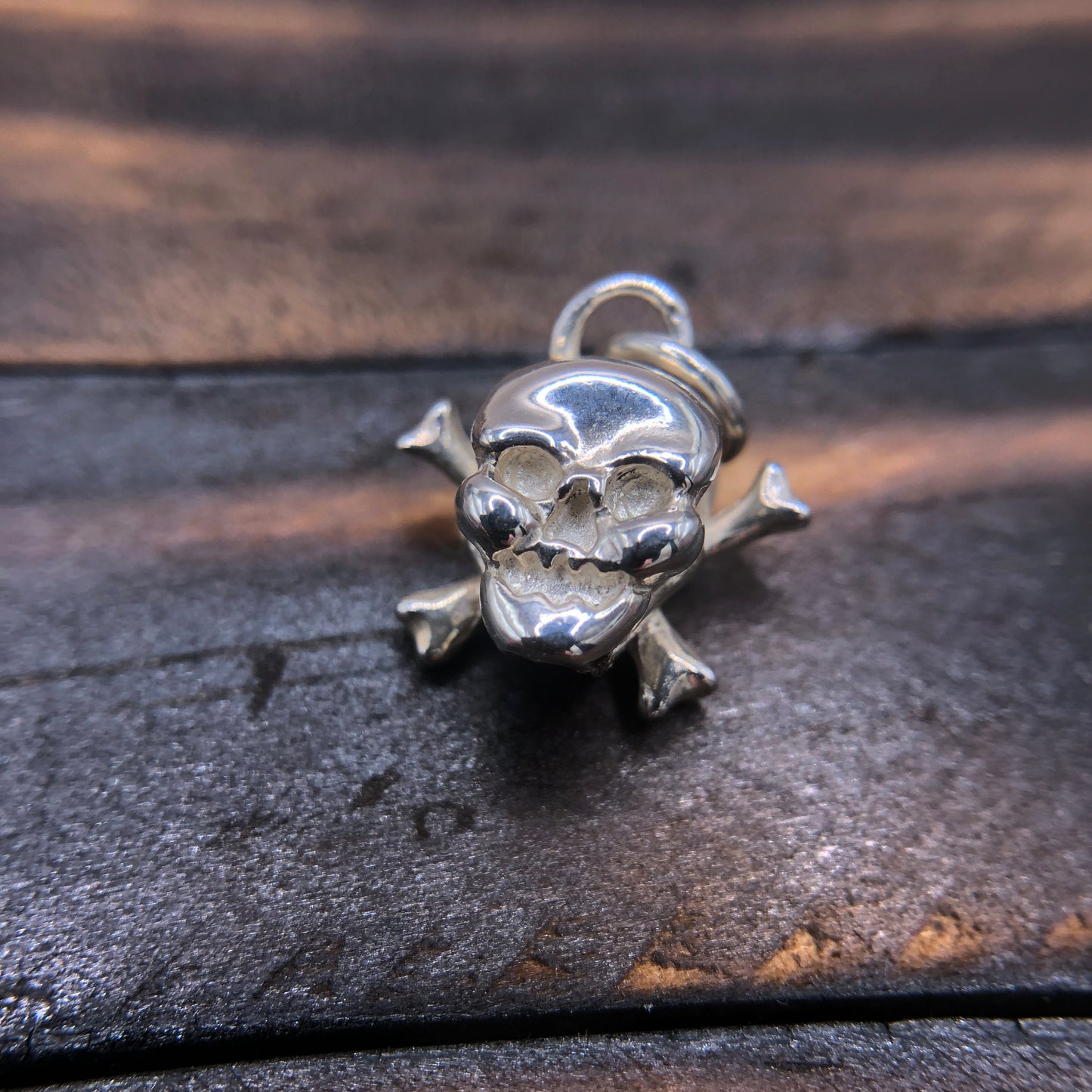 Solid Silver Skull & Cross bones pendant