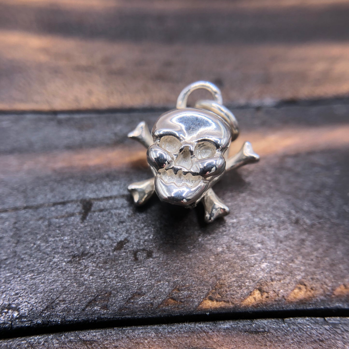 Solid Silver Skull & Cross bones pendant